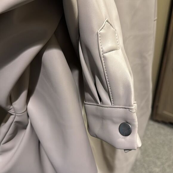 T Tahari light taupe faux leather chest pockets drawstring hem bomber jacket. - Picture 6 of 8
